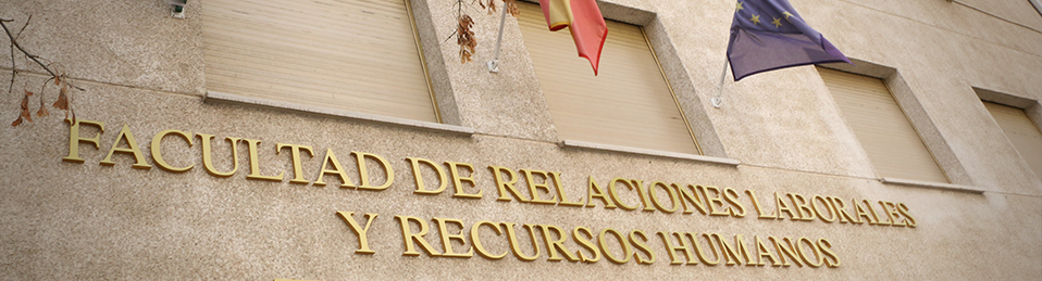 Fachada del Edificio San Jerónimo con el letrero de la Facultad de Relaciones Laborales y Recursos Humanos